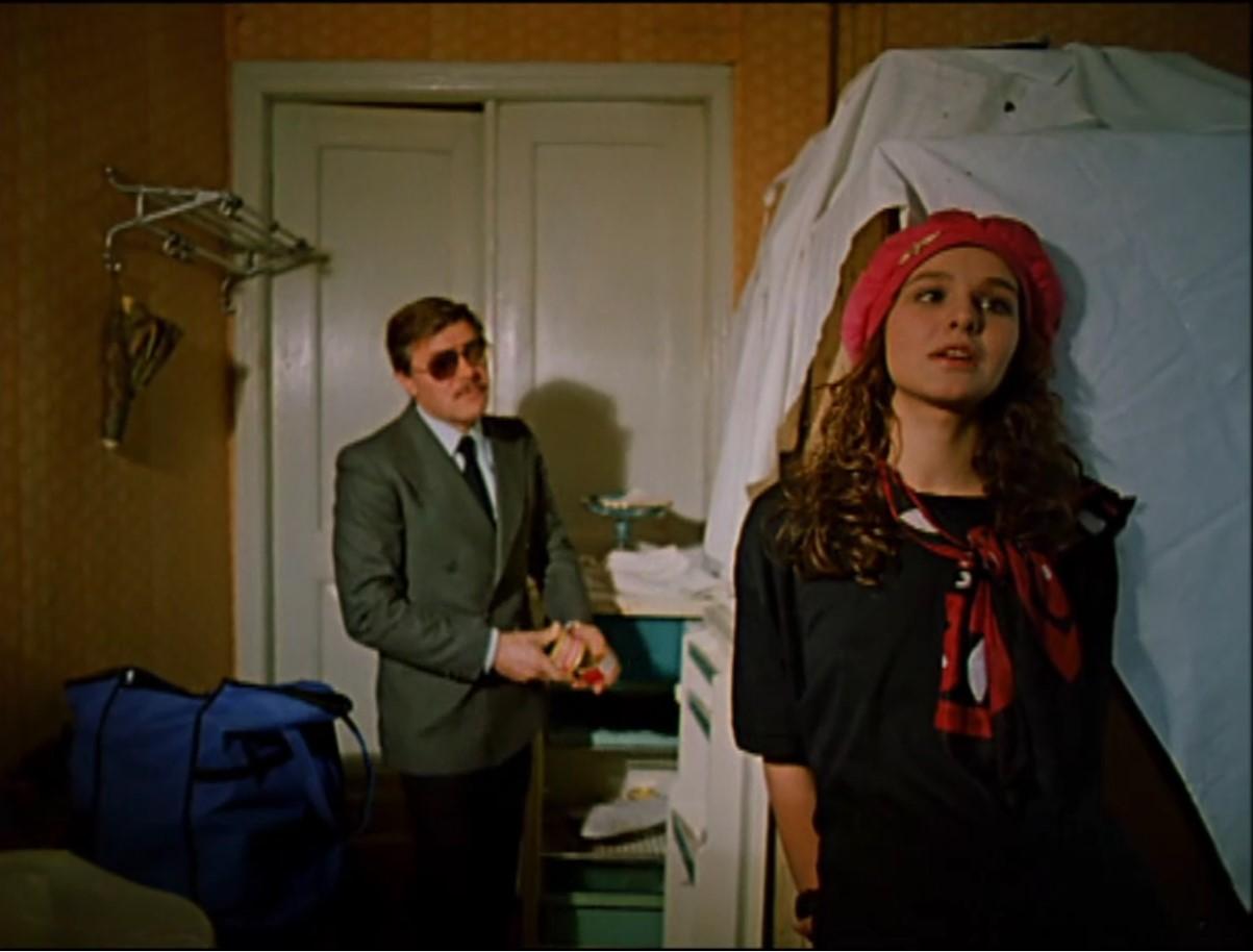 Чёрная роза — эмблема печали, красная роза — эмблема любви