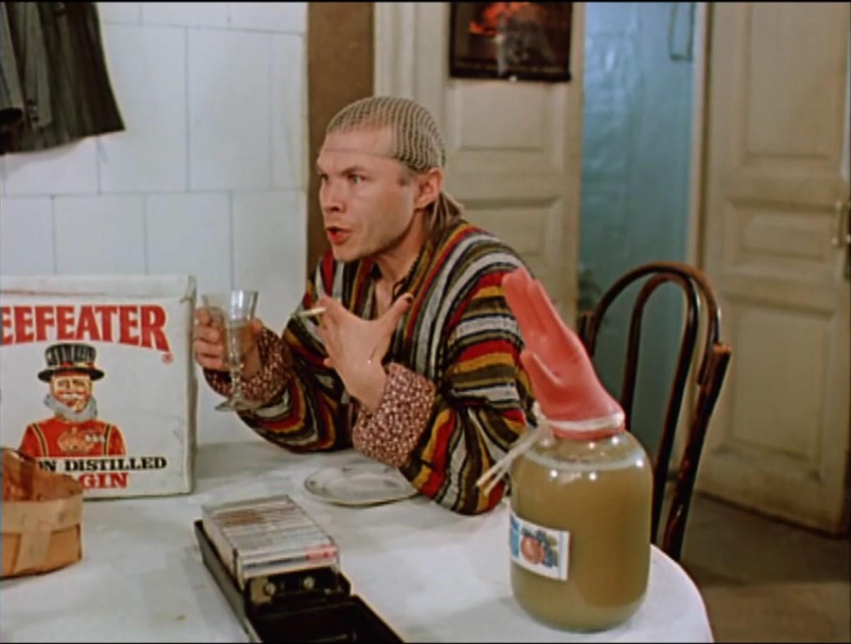 Чёрная роза — эмблема печали, красная роза — эмблема любви